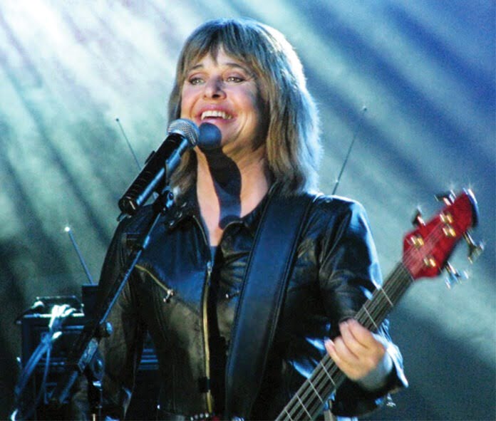 Suzi_Quatro_at_AIS_Arena_01