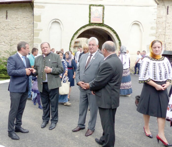 coroama-flutur-manastire