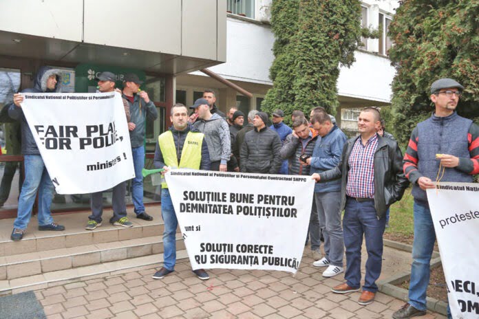 protest-politisti-1