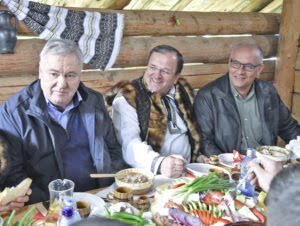Liderul PSD, Ioan Stan, liderul PNL, Gheorghe Flutur, şi liderul ALDE, Alexandru Băişanu