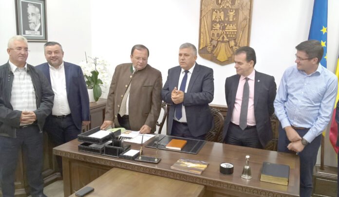 flutur-orban-cabinet--mihal