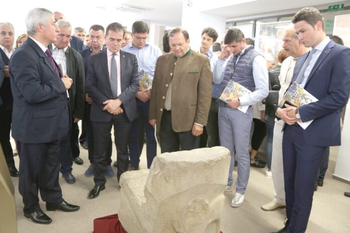 flutur-orban-scaun-piatra