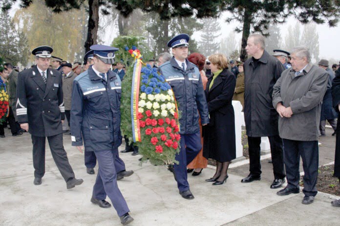 todirut,-politisti,-coroane