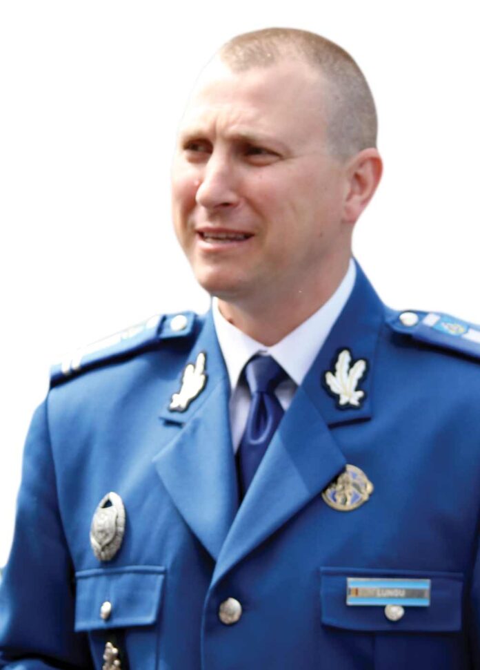 coroane-lungu-de-la-jandarm