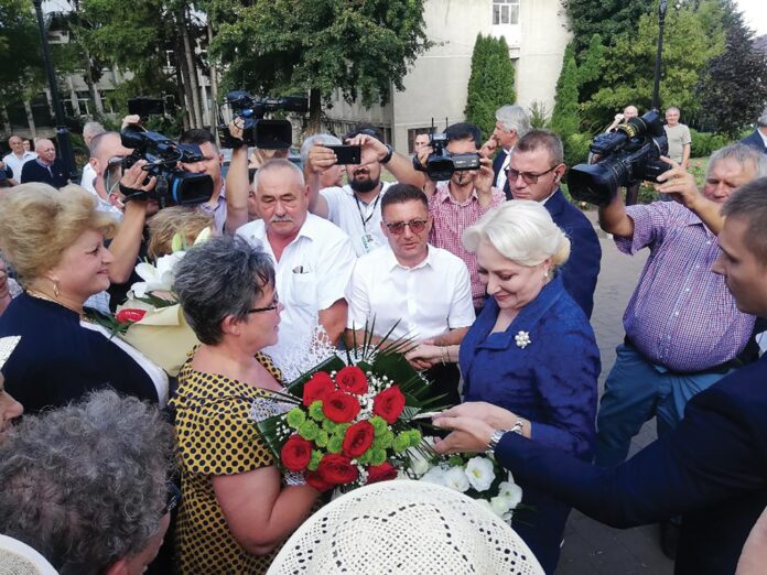 dancila-flori-femeie