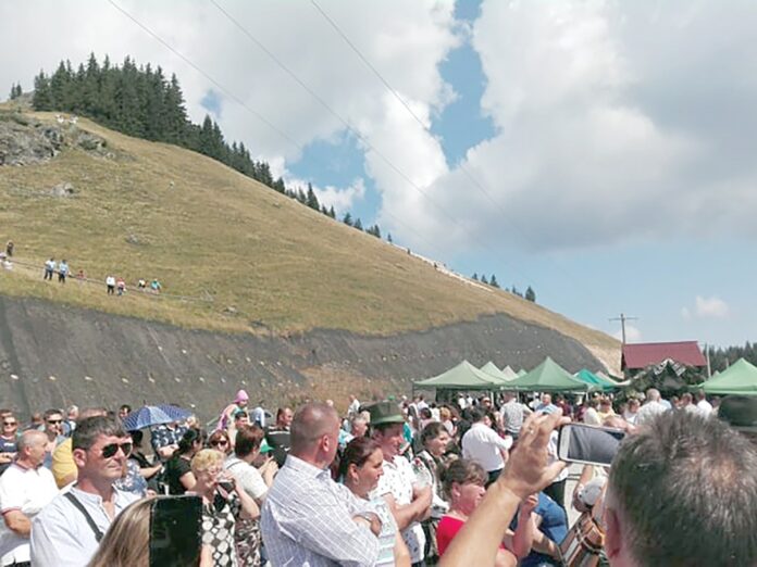 hai-in-bucovina-oameni