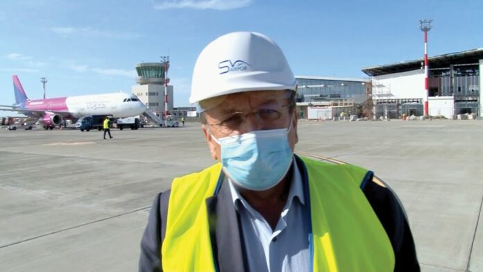 flutur-masca-aeroport-avion