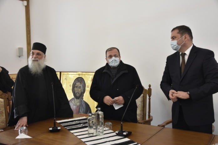 melchisedec cseke flutur picioare