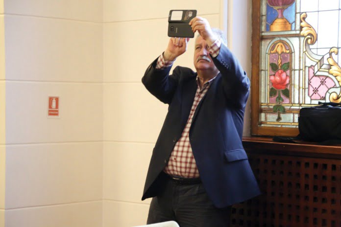 petrescu-telefon-foto