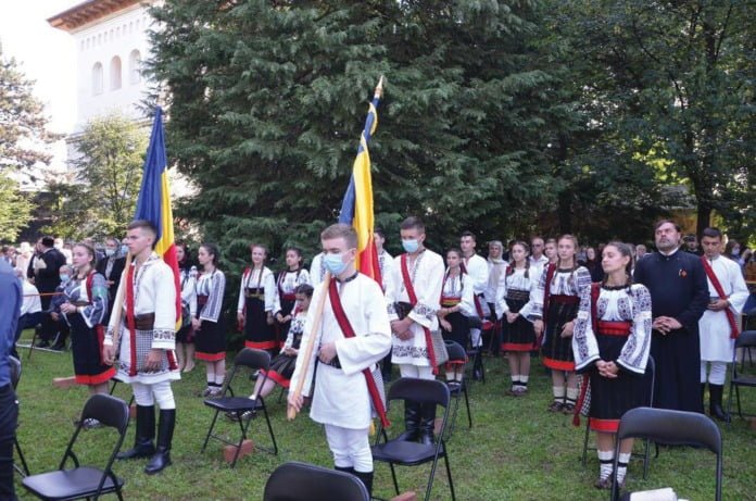 copii-populari-intronizare