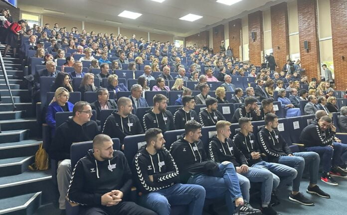 usv-aula-studenti-handbalis