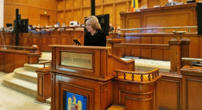 adomnicai-tribuna-parlament