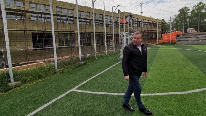 onisii teren fotbal