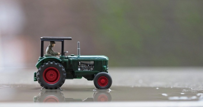 tractor-8546594_1280