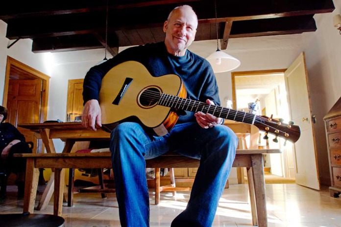 Mark-with-guitar-9001