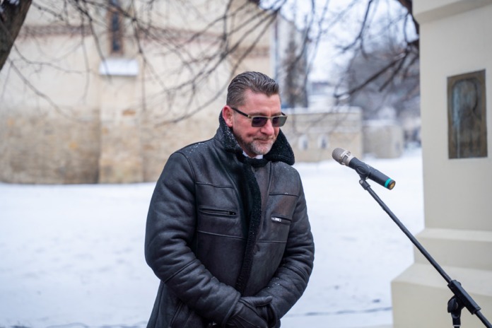 eminescu-andronachi-microfo