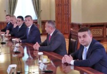 Lunga masă a negocierilor