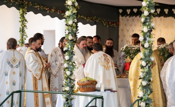 manastirea-slatina-preoti