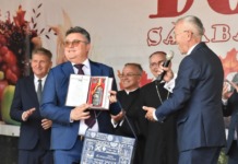 Ai carte, ai parte de o sticlă
