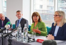 Rupți de Marea Britanie, dar tot sub coroana regală
