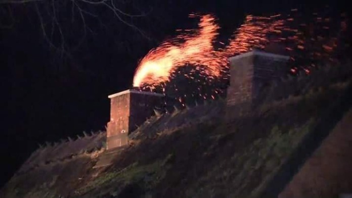 incendiu cos fum